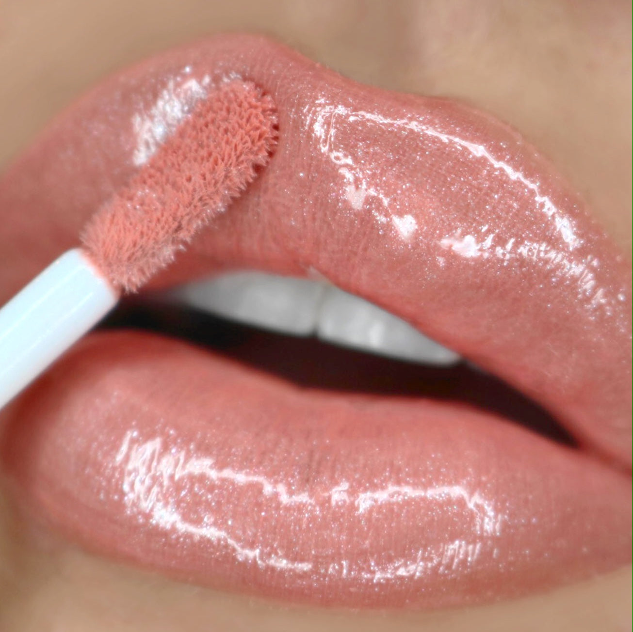 'Born To Shine' Ultra Dazzle Lipgloss